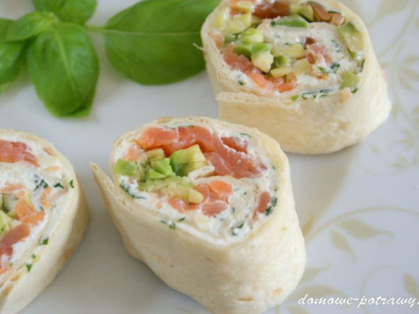Mini tortille z wędzonym łososiem Mini tortille z wędzonym łososiem