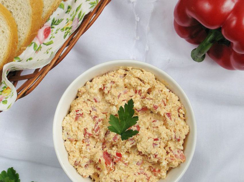 Pasta na kanapki z twarogu i papryki Pasta na kanapki z twarogu i papryki