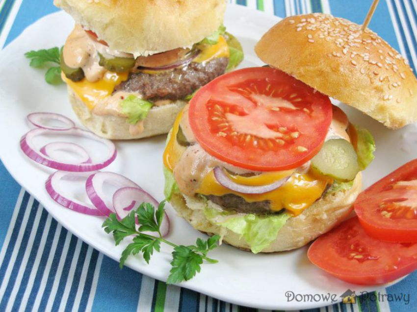 Domowe burgery z wołowiną Domowe burgery z wołowiną