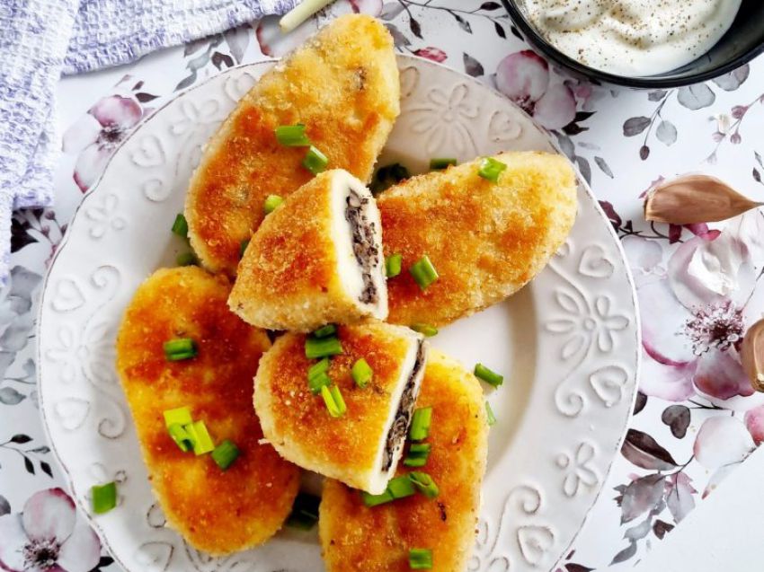 Kotlety ziemniaczane z pieczarkami Kotlety ziemniaczane z pieczarkami