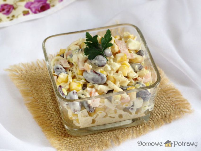 Sałatka z czerwoną fasolą i szynką Sałatka z czerwoną fasolą i szynką