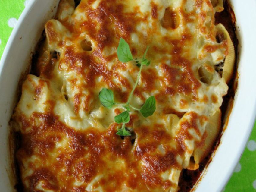 Muszle makaronowe nadziewane mięsem mielonym Muszle makaronowe nadziewane mięsem mielonym