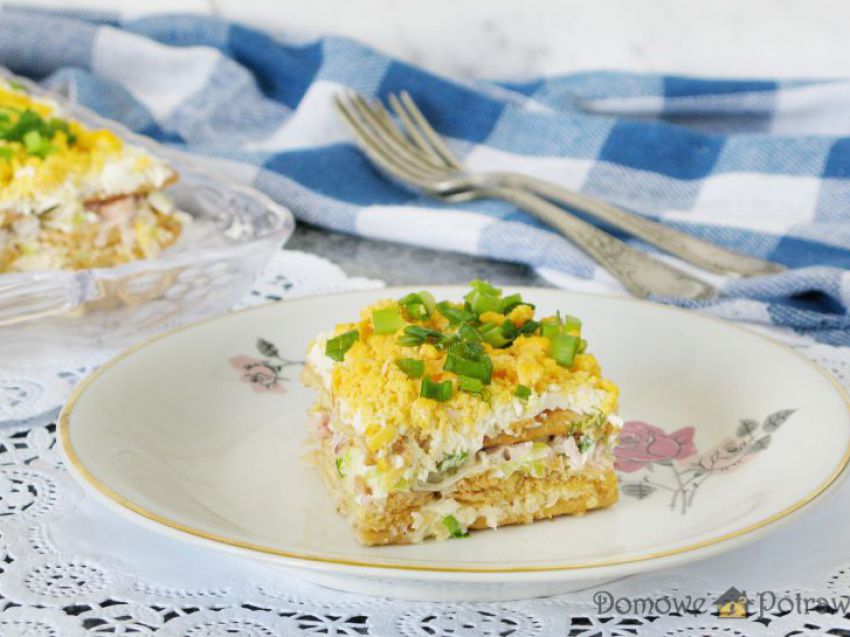 Sałatka na krakersach z szynką Sałatka na krakersach z szynką