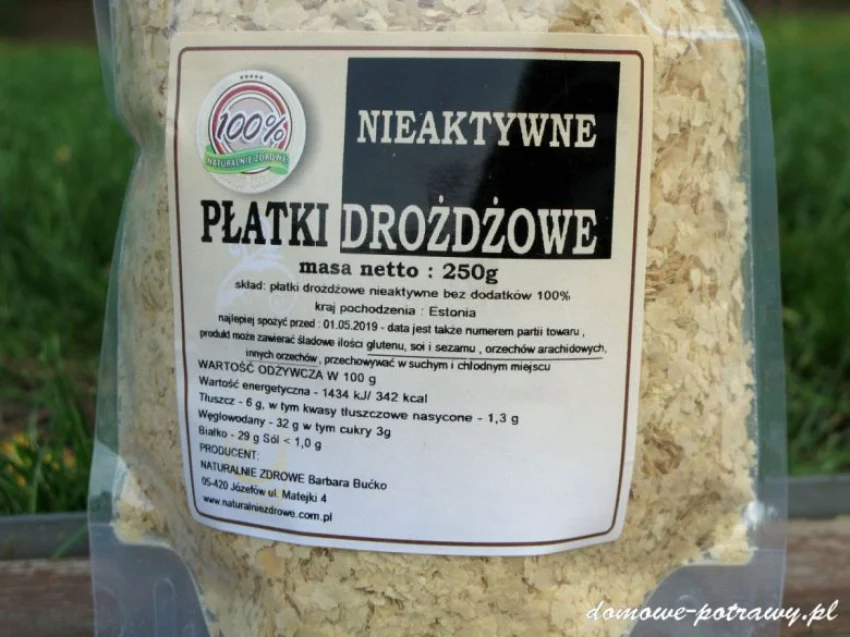 Kotlety z piersi kurczaka w panierce z płatków drożdżowych Kotlety z piersi kurczaka w panierce z płatków drożdżowych