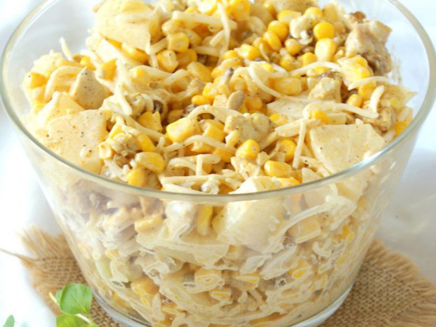 Sałatka z kurczakiem i ananasem Sałatka z kurczakiem i ananasem