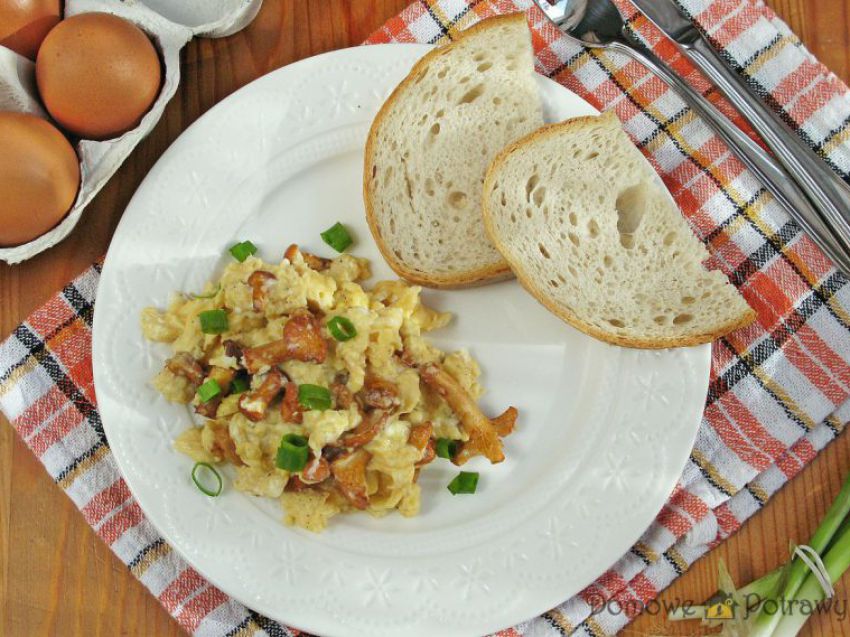 Jajecznica z kurkami Jajecznica z kurkami