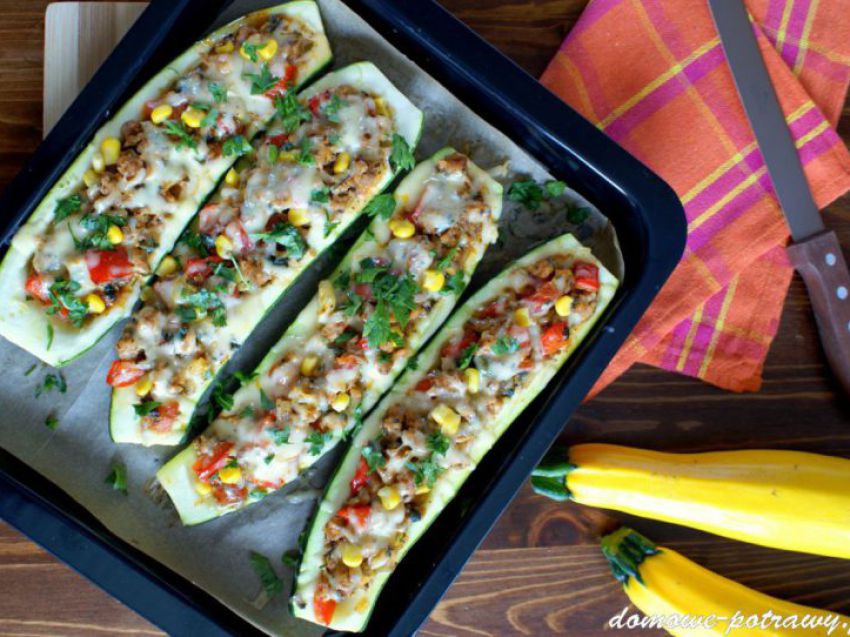 Cukinia faszerowana mięsem mielonym i warzywami Cukinia faszerowana mięsem mielonym i warzywami