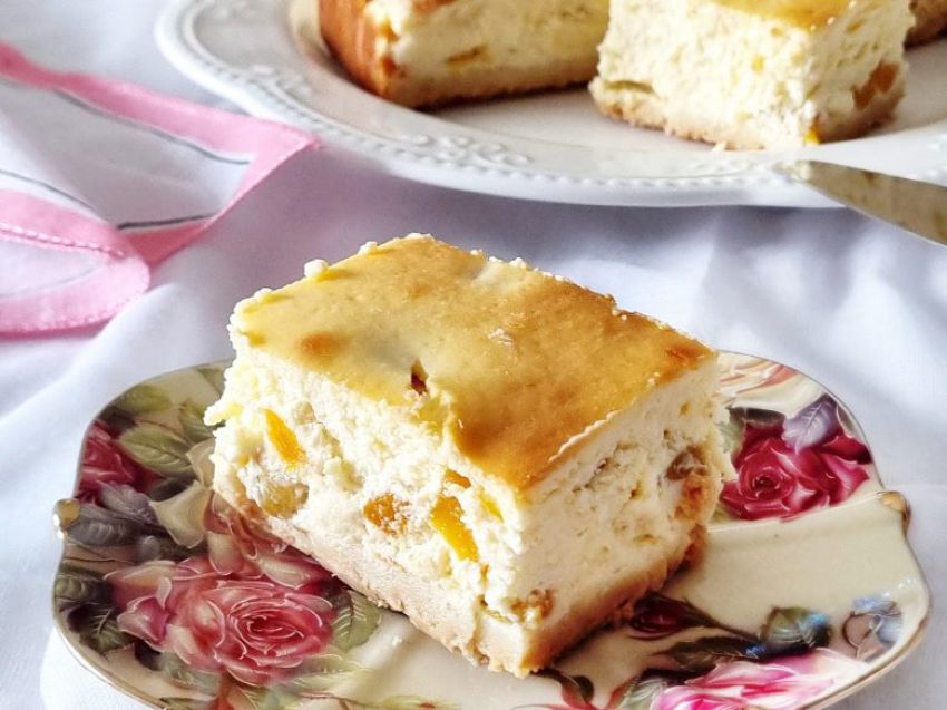 Sernik na herbatnikach z brzoskwiniami Sernik na herbatnikach z brzoskwiniami