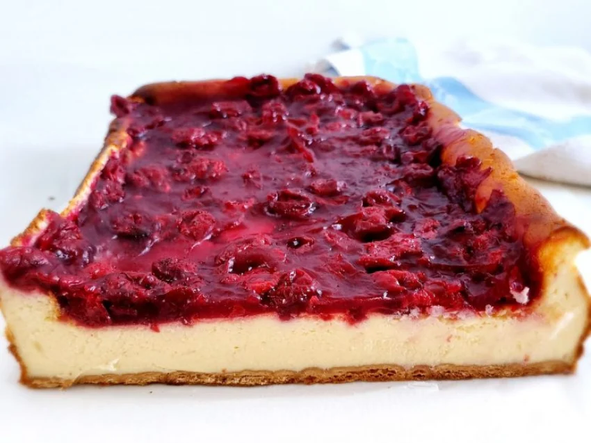Sernik z frużeliną wiśniową Sernik z frużeliną wiśniową
