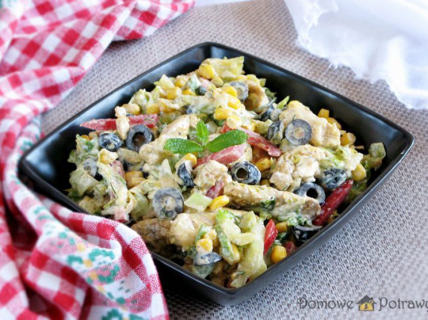 Sałatka z kurczakiem i fetą Sałatka z kurczakiem i fetą