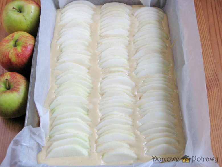 Ciasto na maślance z jabłkami