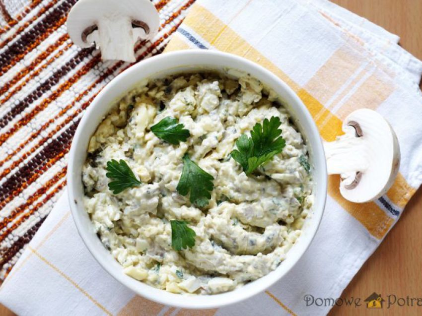 Pasta jajeczna z pieczarkami