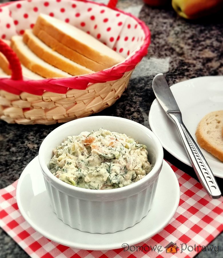 Pasta na kanapki z wędzonym łososiem i awokado