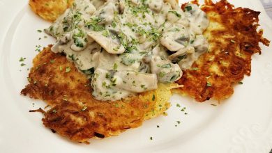 Placki ziemniaczane z sosem pieczarkowym Placki ziemniaczane z sosem pieczarkowym