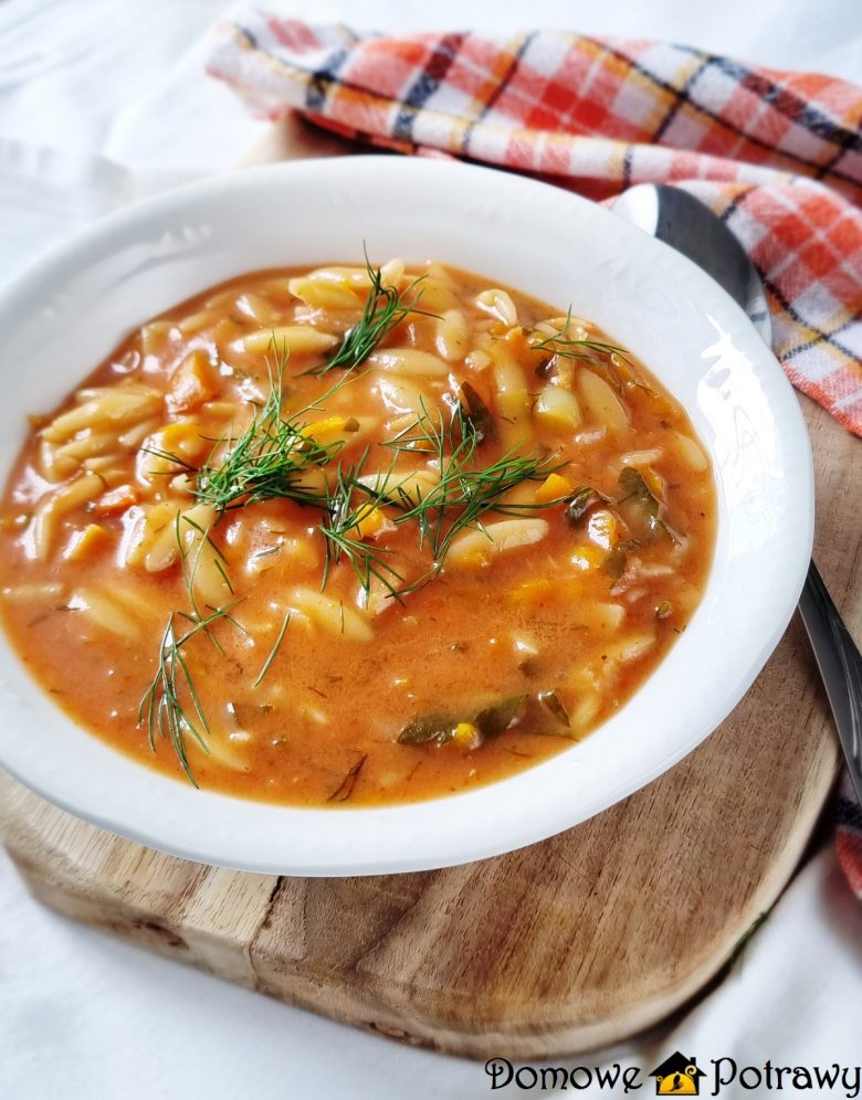 Zupa pomidorowa z makaronem orzo