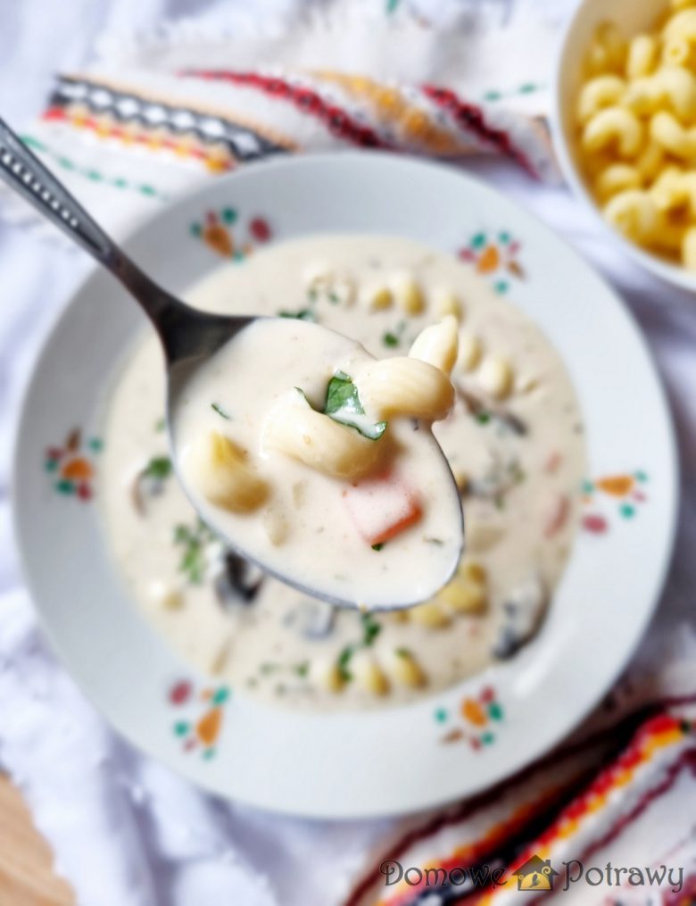 Zupa serowa z pieczarkami